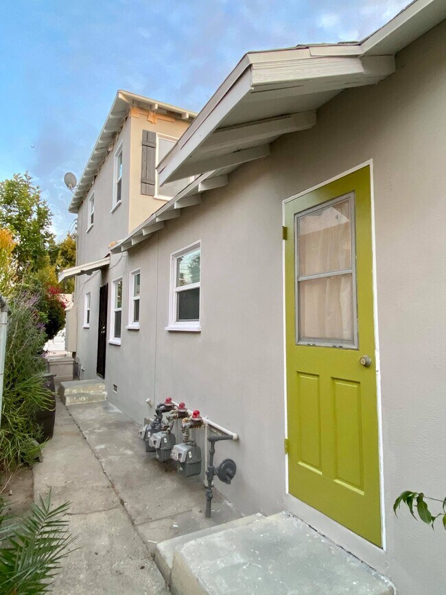 Building Photo - 1740 Carmona Ave