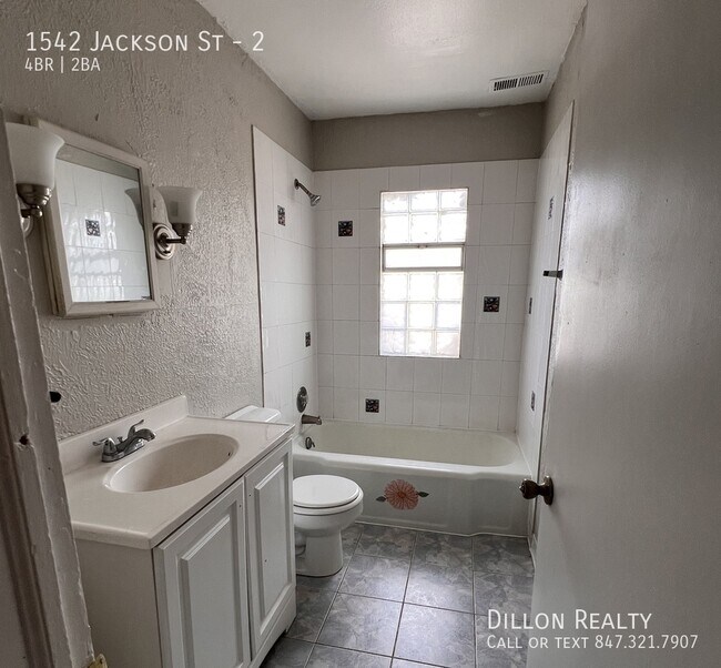 Building Photo - 1542 Jackson St