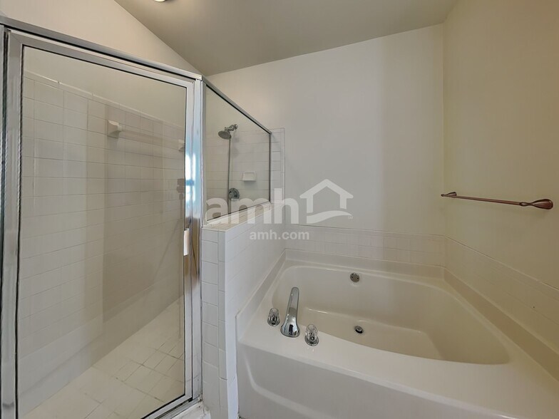 Building Photo - 6111 Creft Cir