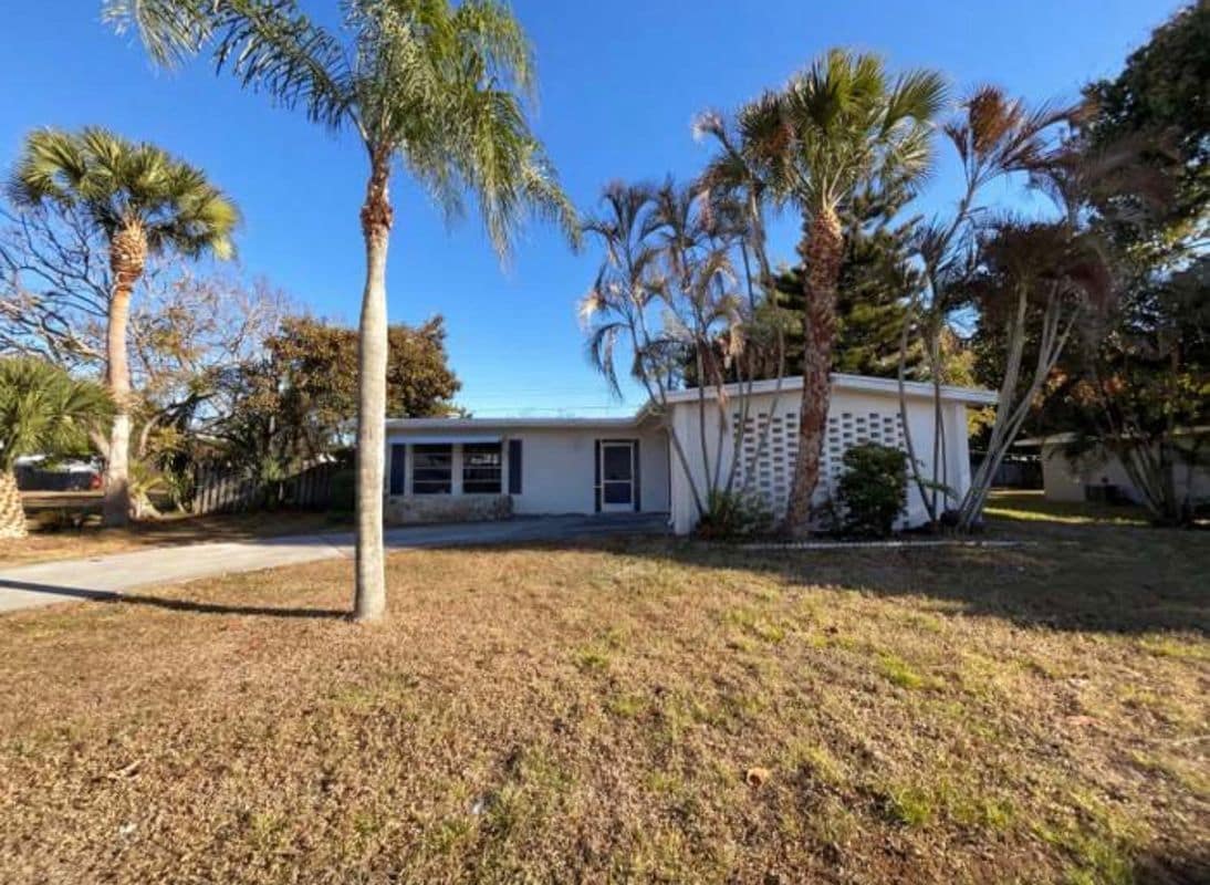 Building Photo - 141 SE Calmoso Dr