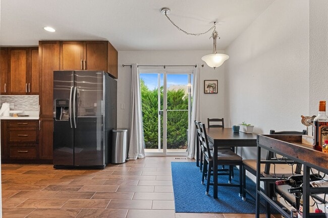 Building Photo - Updated 3bed/3bath with Finished Basement