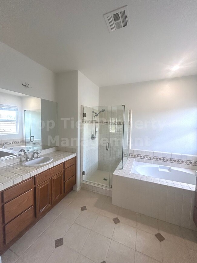 Building Photo - ***Gorgeous 4 bed / 3 bath / 2,585 sqft House in Calavera Hills - Available 07/01***