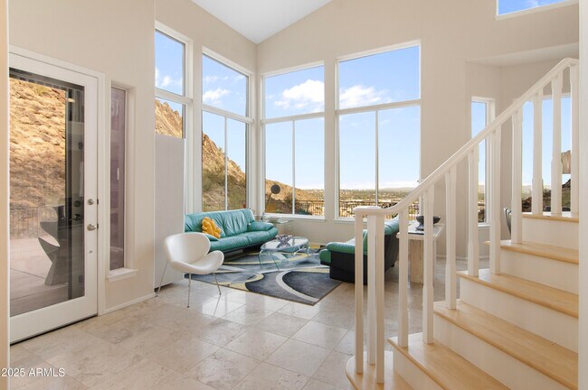 Primary Photo - 126 W North Ln