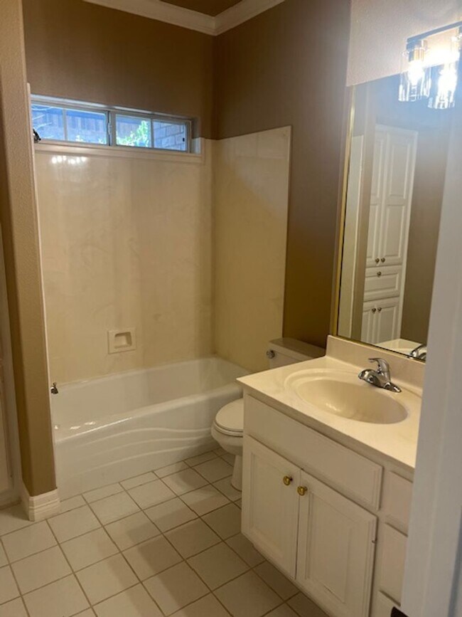 Building Photo - 3 Bedroom 3 Bathroom Berry Creek Home