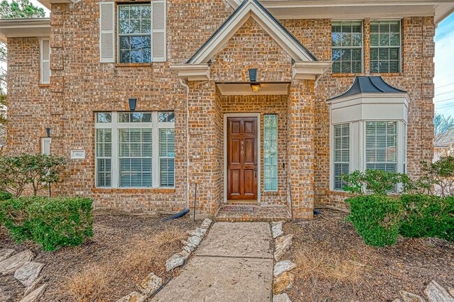 Building Photo - 910 Chinni Ct