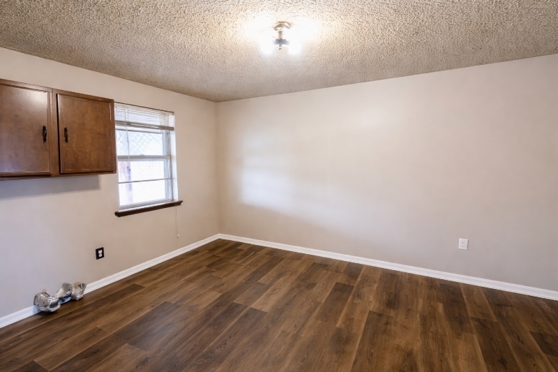 Building Photo - 503 W Birch St