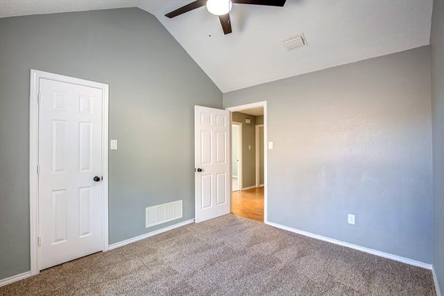 Building Photo - 3914 Meadow Dr