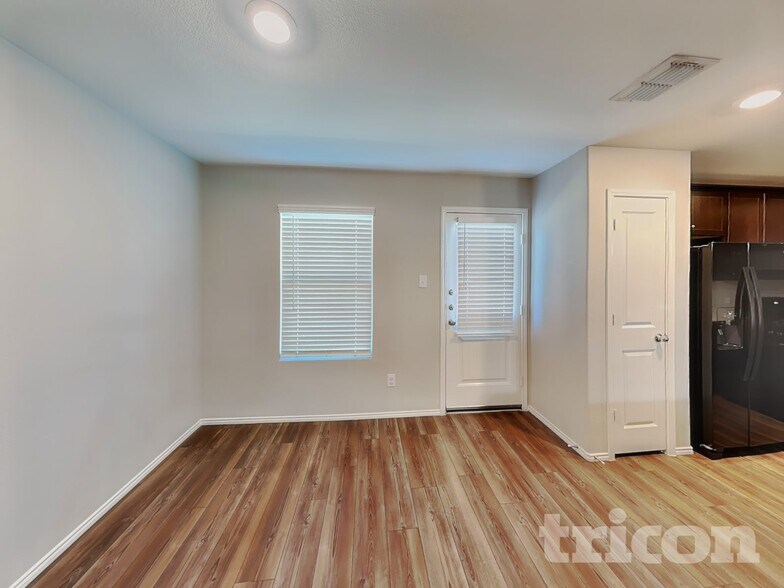 Building Photo - 908 Lady Bird St