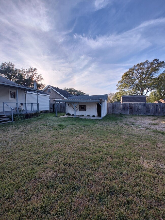 Building Photo - 1110 Johnson Ave