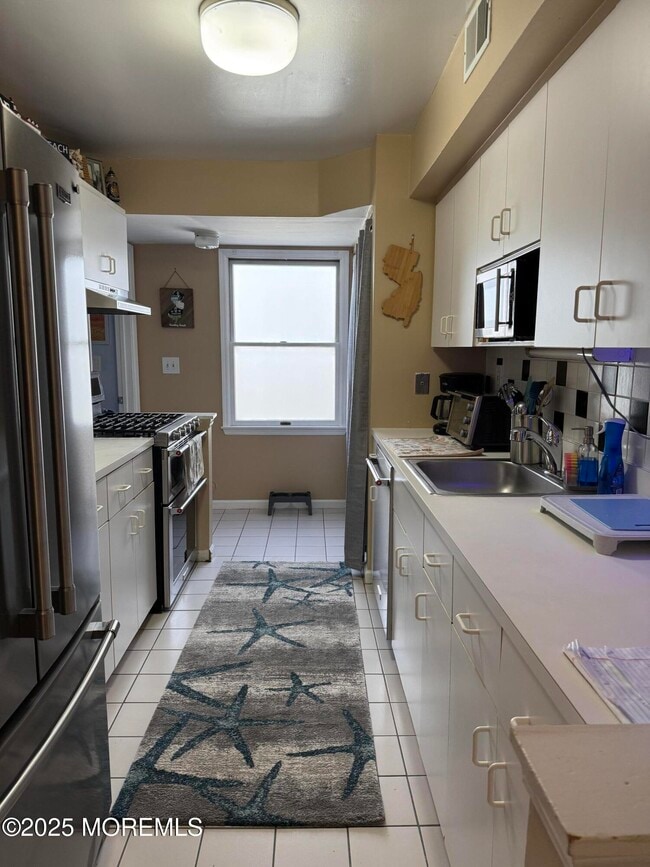 Building Photo - 206 Brinley Ave