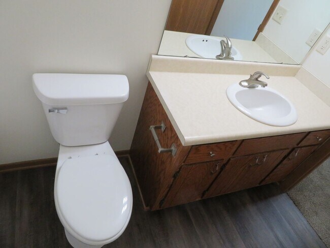 Building Photo - Harry Roethle Briarwood Duplex