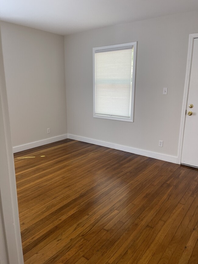 Building Photo - 3069 Rollingwood Dr