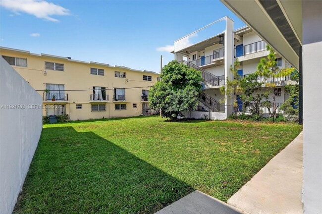 Building Photo - 1572 NW 2nd St