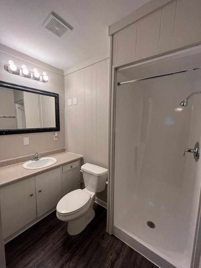 Building Photo - 23 Brookview Dr