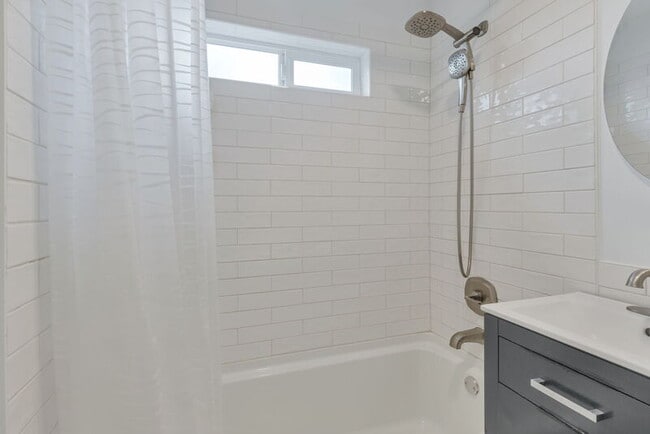 Building Photo - 134 S Quitman St