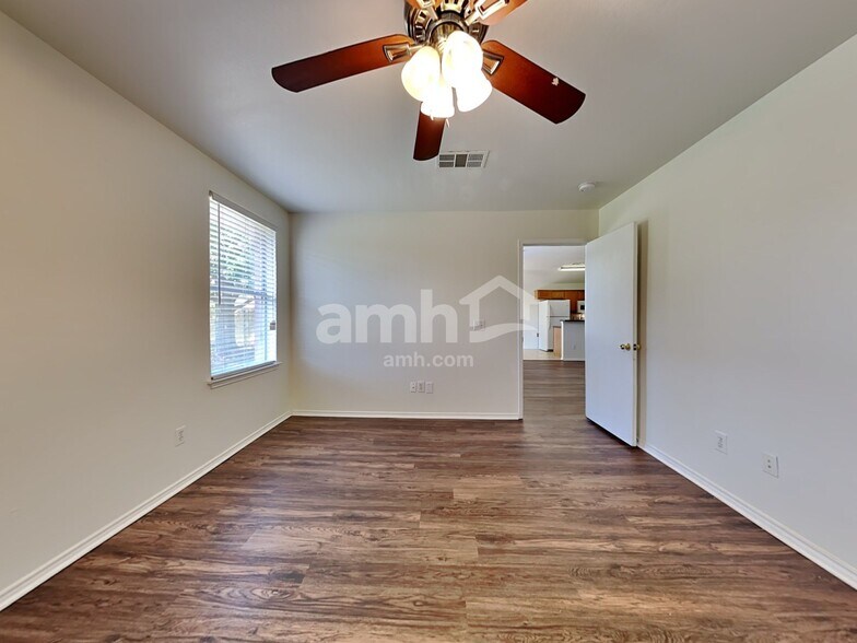 Building Photo - 223 Lake Texoma Dr