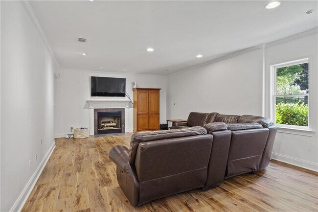 Building Photo - 455 Majestic Cove