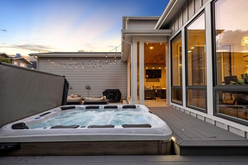 Building Photo - 6 Bedroom 5.5 Bathroom Single Family Home ...