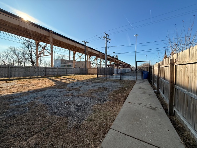 Building Photo - 5906 S La Salle St