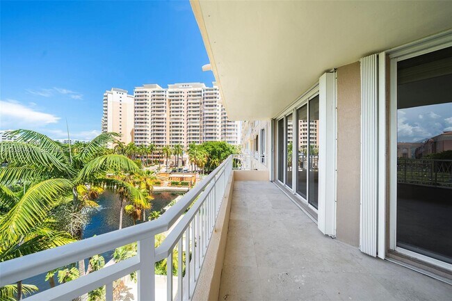 Building Photo - 765 Crandon Blvd