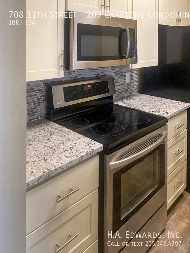 Building Photo - 708 11th St