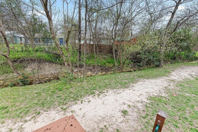 Building Photo - 3503 Vineland Dr