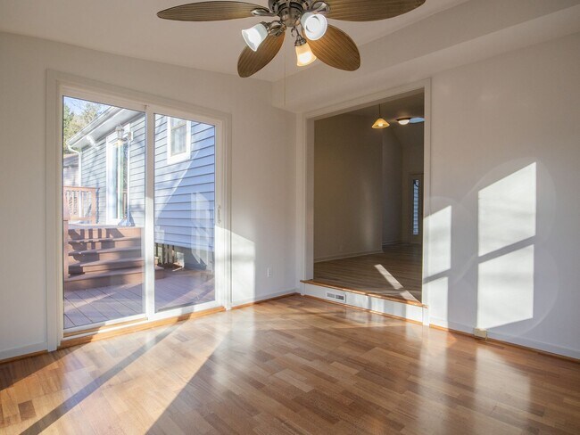 Building Photo - Move in ready 3 bedroom home