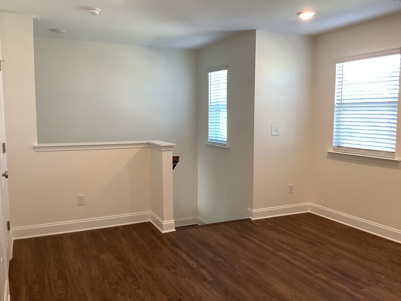 Building Photo - 173 River Hwy