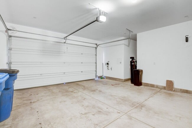 Building Photo - 4 Bedroom Townhouse in Tule Springs Coming Soon!