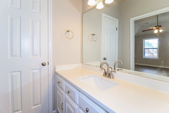 Building Photo - 7733 Deerfield Trce