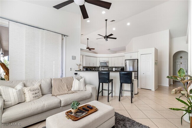 Building Photo - 461 Everglades Blvd N