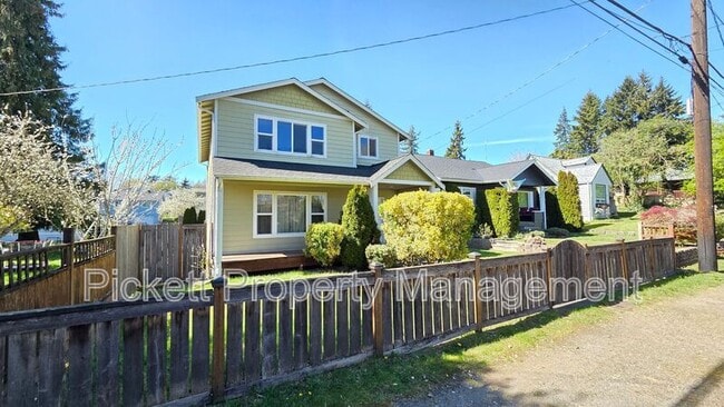 Building Photo - 1733 N Wycoff Ave