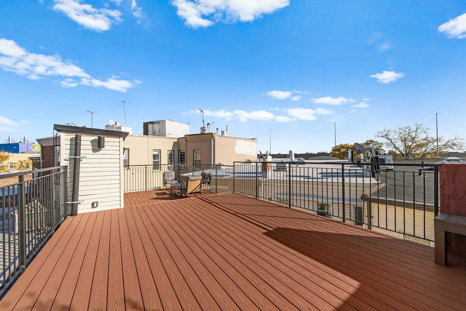 Building Photo - 10 Hausman St