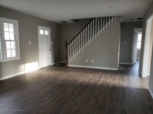 Building Photo - 5 Woodford Ln