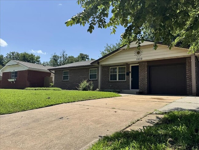 Building Photo - 1622 Denison Dr