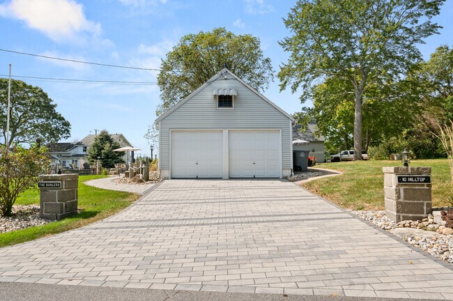 Building Photo - 10 Hilltop Rd