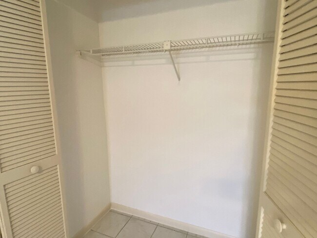 Building Photo - 1/1 Updated Condo In Heart Of Ocala