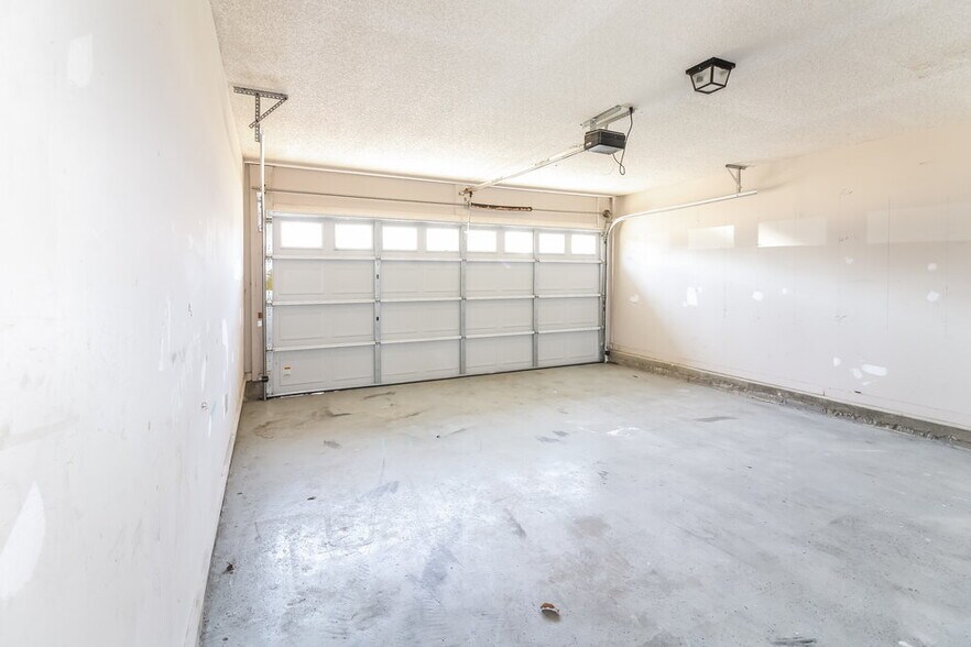 Building Photo - 7856 Deer Cove