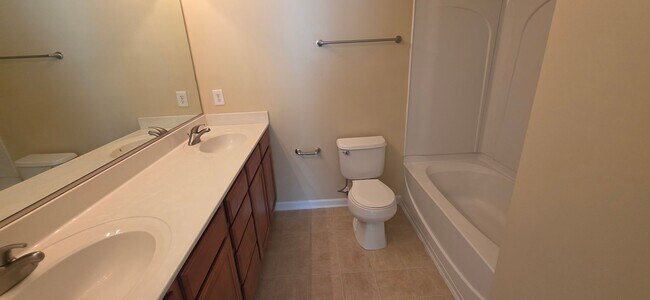 Building Photo - ****** $200 OFF FIRST FULL MONTH OF RENT!! ******