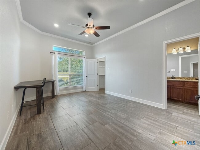 Building Photo - 1066 Vista Dr