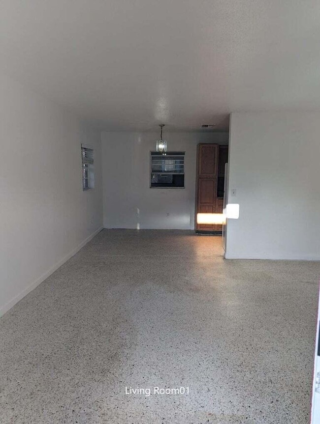 Building Photo - 1156 W 26th St