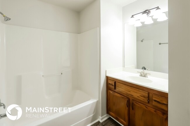 Building Photo - 7303 Oak St