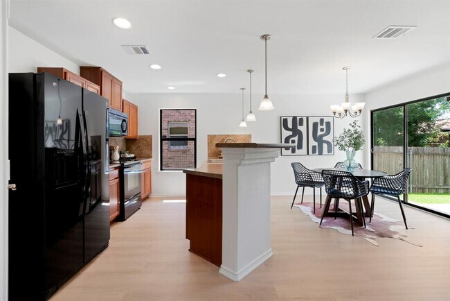 Building Photo - 6605 Kirkwynd Dr