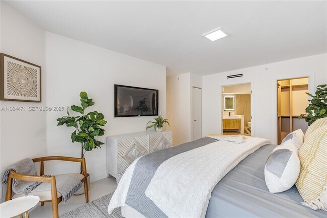 Building Photo - 6301 Collins Ave