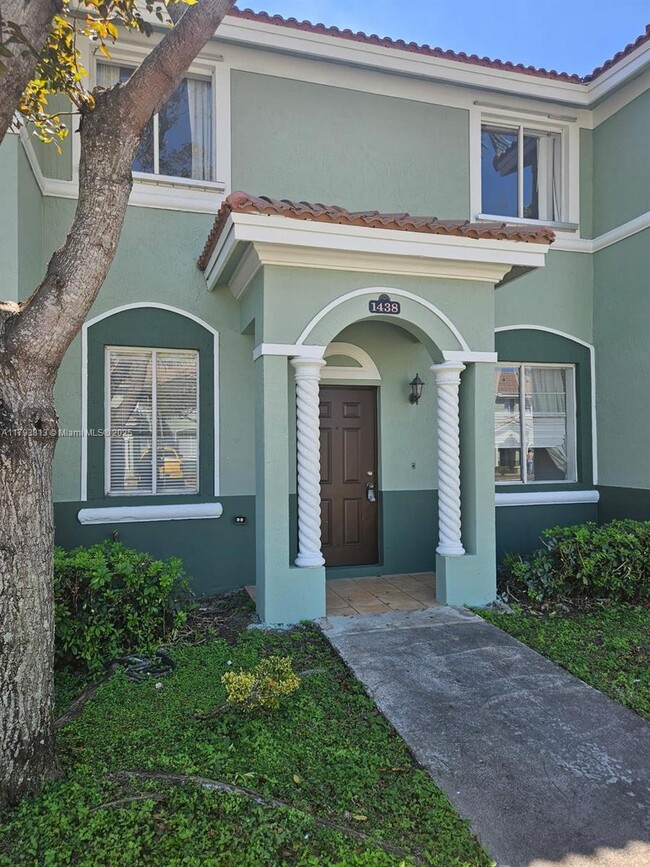 Primary Photo - 1438 SE 24th Ct