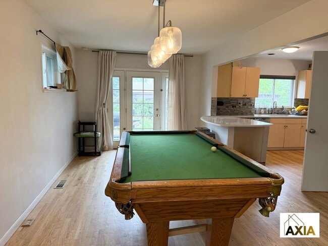 Building Photo - 5BD/3BA in Martin Acres w/a Backyard Oasis!