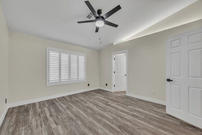 Building Photo - 3283 E Bonanza Rd