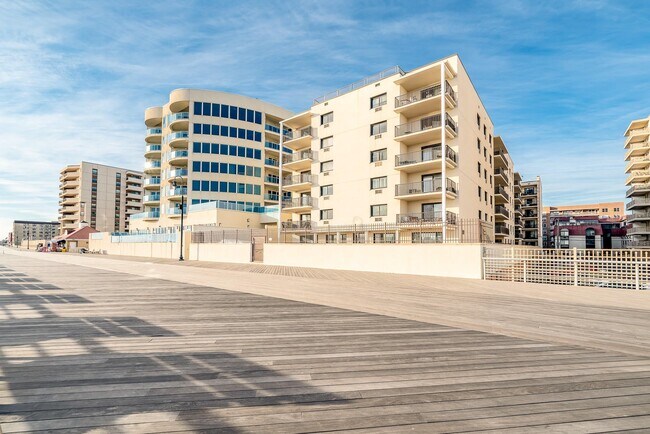 Building Photo - 420 Shore Rd