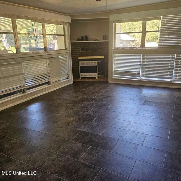 Building Photo - 2083 Martin Rd