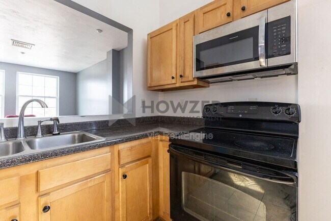 Building Photo - 361 Main St